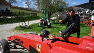 Um modesto mecânico bósnio realiza sonho de infância e compra um 'Fórmula 1'