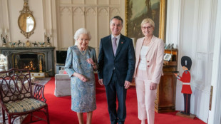 Queen empfängt lächelnd und offensichtlich fit Schweizer Präsidenten