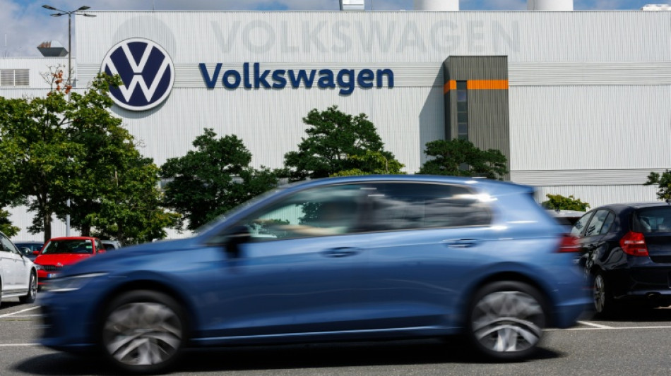  Crisis-wracked Volkswagen warns of 10-bn-euro hit to profits 
