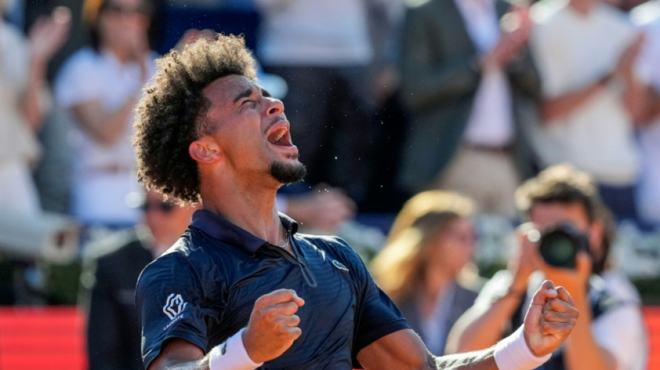  Fils wins on Barcelona clay with French Open looming 