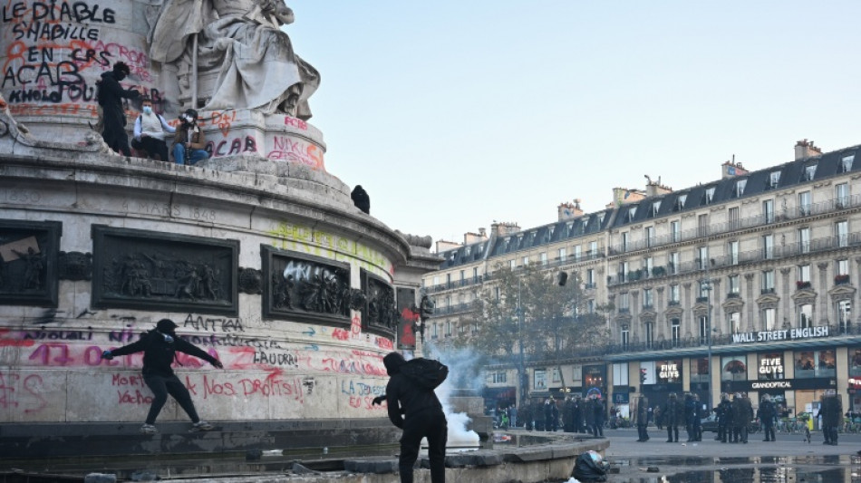  Macron denounces 'unbridled' violence as France hit by new clashes 