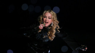 Após passagem por UTI, Madonna está no 'caminho da recuperação'