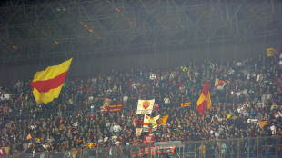 L'eccitazione dei tifosi raggiunge il picco nel pre-partita