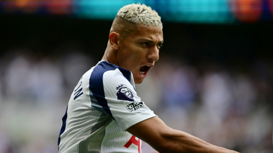 Com 2 gols de Richarlison, Tottenham estreia com vit&oacute;ria no Ingl&ecirc;s