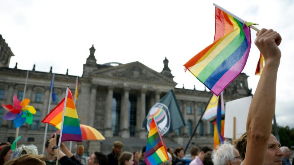  "Rheinische Post": Linke fordert von Bundesregierung mehr Schutz f&uuml;r queere Menschen 