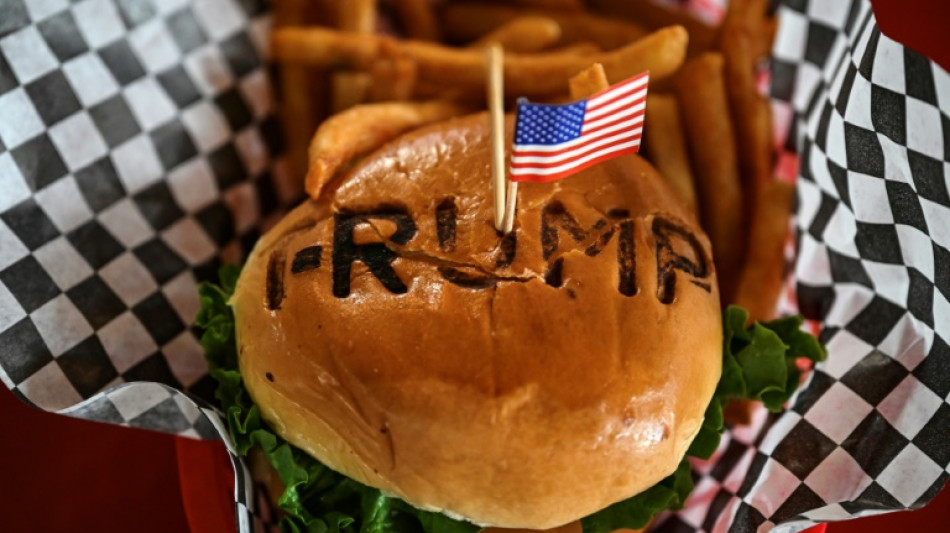 Au Texas, on se r&eacute;gale au "Trump Burger", malgr&eacute; trois mois de pr&eacute;sidence fr&eacute;n&eacute;tiques