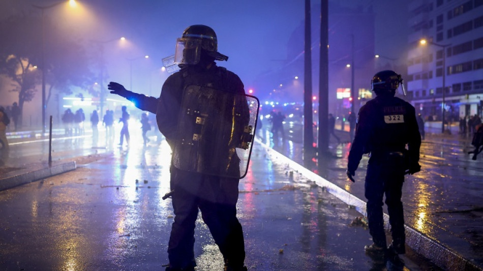 Clashes break out in Paris, other French cities amid fresh protests 