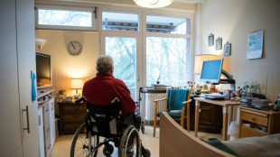 Lauterbach will höhere Pflegebeiträge und mehr Mittel für häusliche Pflege