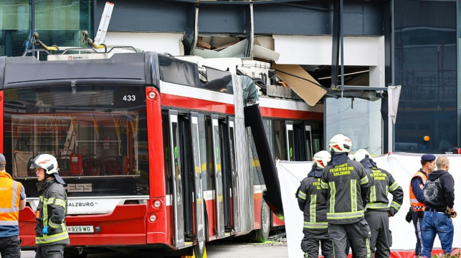  Un trolleybus s'encastre dans un supermarch&eacute; en Autriche: un mort et des bless&eacute;s 