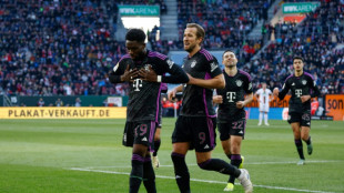 Bayern vence Augsburg e volta a colocar press&atilde;o sobre o l&iacute;der Leverkusen