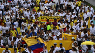 Hunderttausende demonstrieren gegen Kolumbiens linksgerichteten Präsidenten Petro