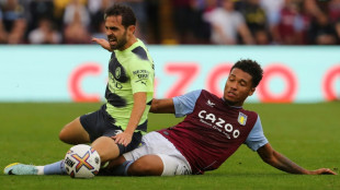 France midfielder Kamara ruled out of World Cup with knee injury