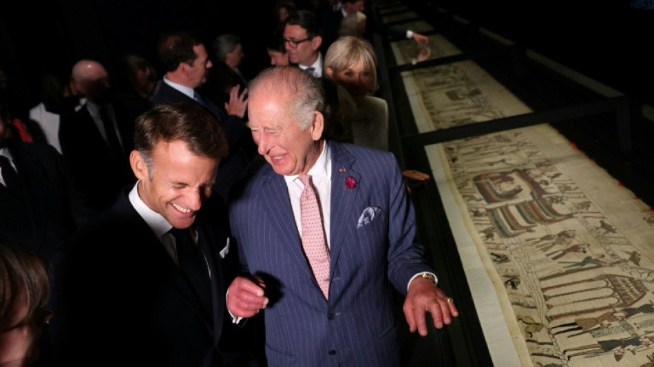  Macron er&ouml;ffnet Ausstellung von Bayeux-Wandteppich in London 