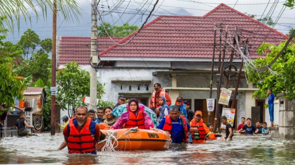 Al menos ocho muertos por las inundaciones y aludes en la isla indonesia de Sumatra