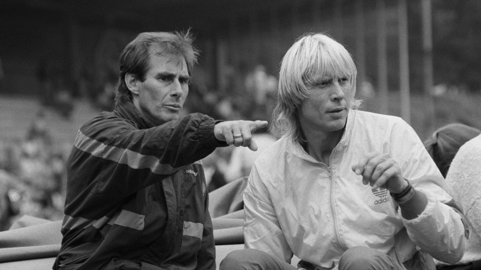  Ecker-Rosendahl und Henkel w&uuml;rdigen Trainer Osenberg 