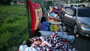 Guatemaltecos dormem nas ruas depois que terremotos matam três pessoas