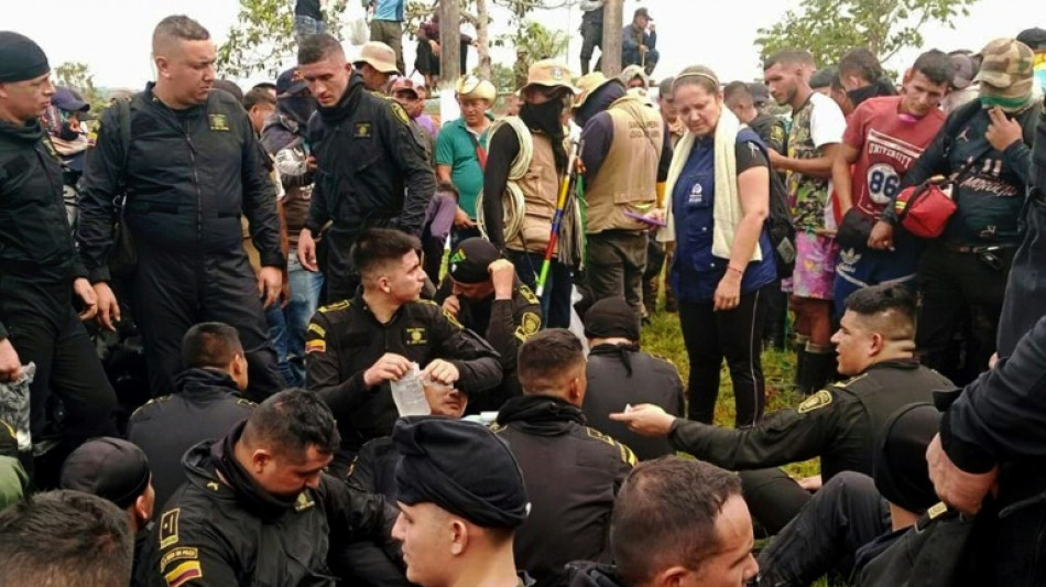 Gobierno de Colombia exige liberar a 78 polic&iacute;as retenidos en protesta contra petrolera