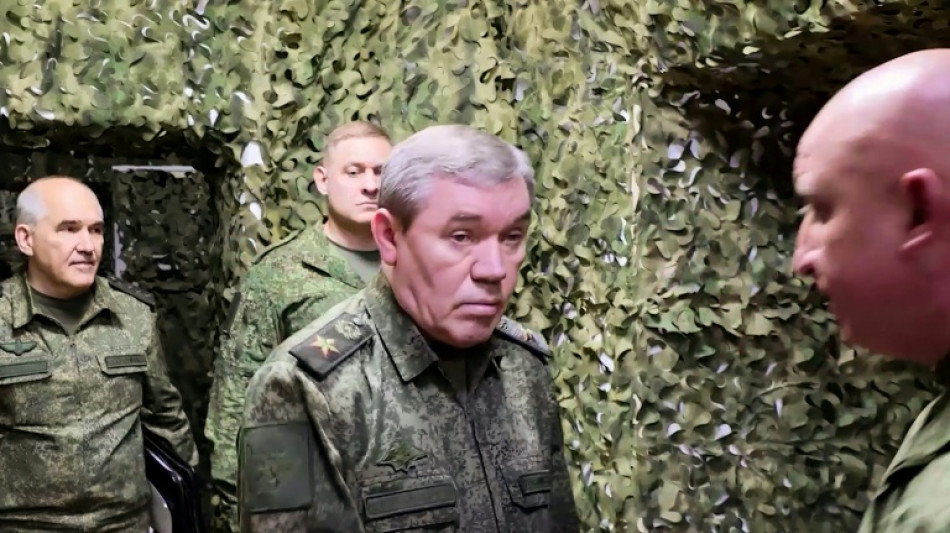  Russischer Generalstabschef Gerassimow besucht Soldaten an der Front in der Ukraine 