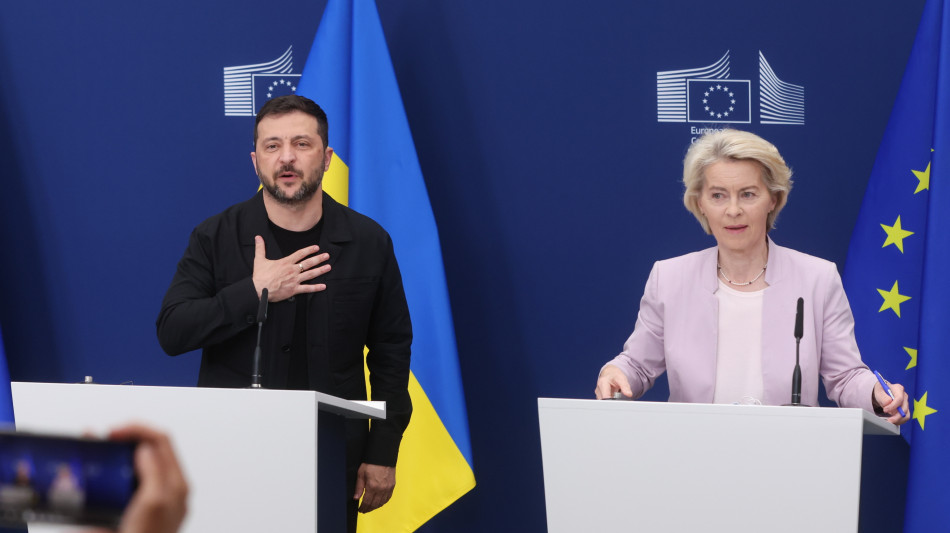 Von der Leyen, 'il nostro personale a Kiev &egrave; al sicuro'