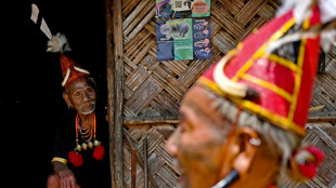 Guerreiros caçadores de cabeças na Índia esperam não cair no esquecimento