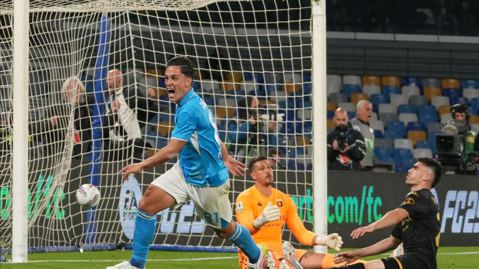 2-2 col Genoa, Napoli a +1 sull'Inter