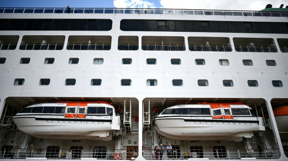  Confinan a 1.700 personas en un crucero en Francia tras la muerte de un pasajero 