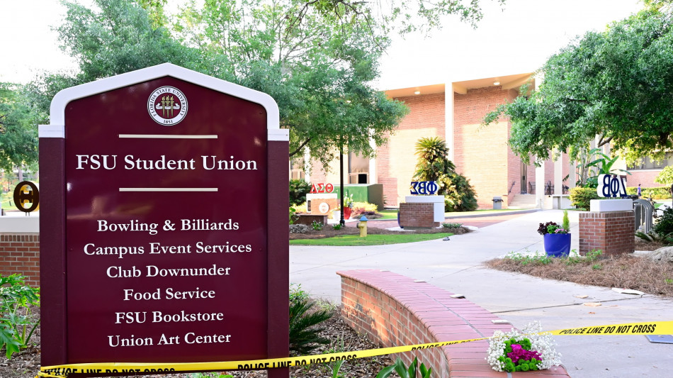 Spari nel campus in Florida,sospetto &egrave; il figlio di agente