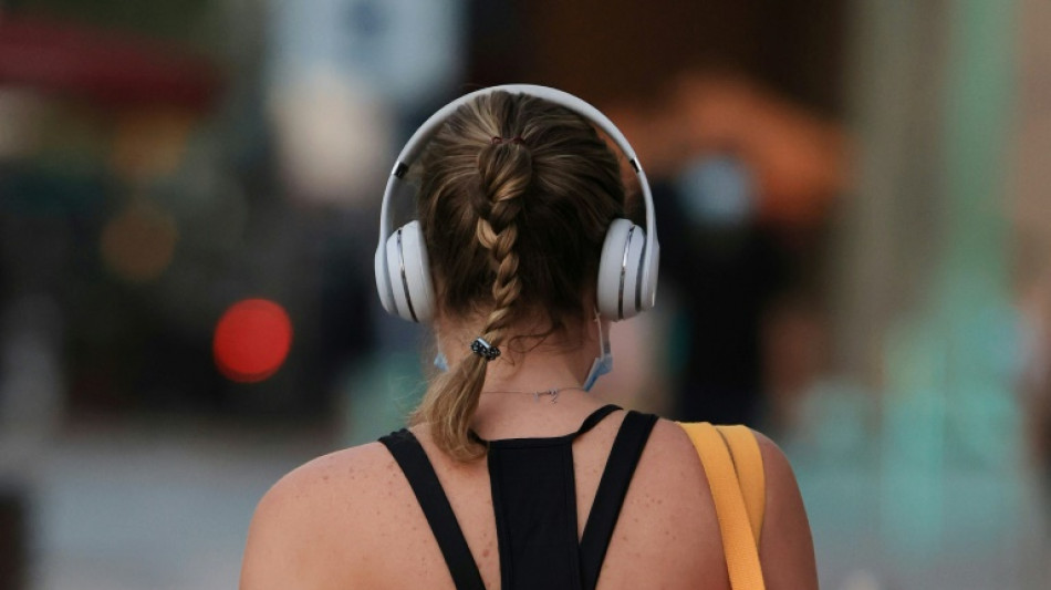 Macron joue la corde d'une taxe streaming, &eacute;cho et larsen dans le secteur musical 