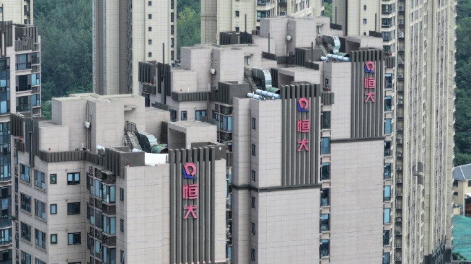 Plongeon du titre Evergrande d&egrave;s la reprise de ses &eacute;changes &agrave; la Bourse de Hong Kong