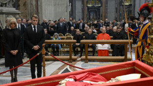 Vatikan: 250.000 Menschen nahmen am Sarg Abschied von Papst Franziskus