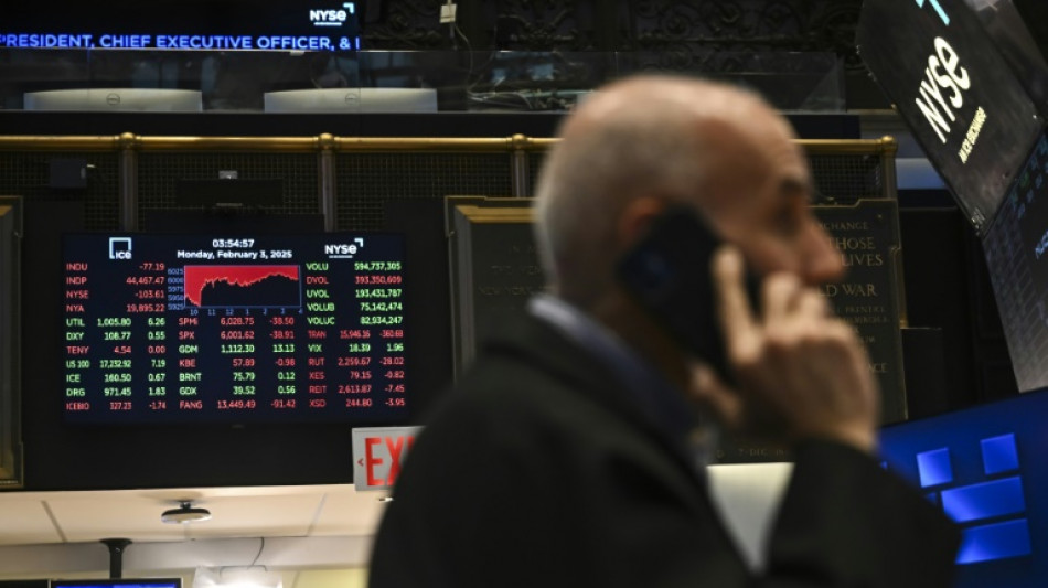 Wall Street finit en hausse, peu inqui&egrave;te par les nouveaux droits de douane annonc&eacute;s par Trump