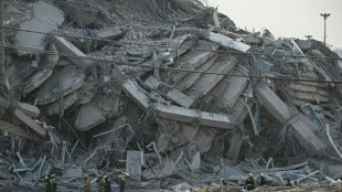 Myanmar quake toll passes 1,000 as rescuers dig for survivors