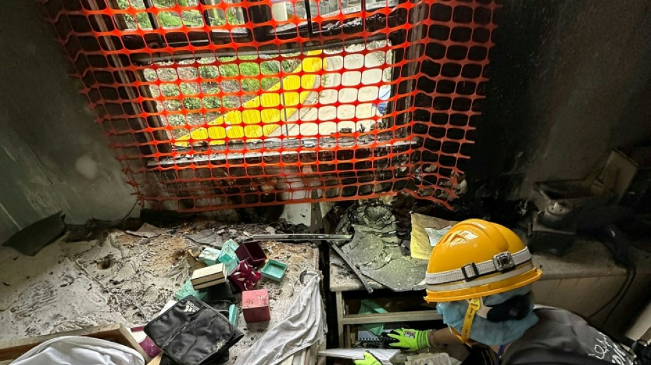 Les victimes de l'incendie de Hong Kong &agrave; la recherche des reliques de leur vie d'avant