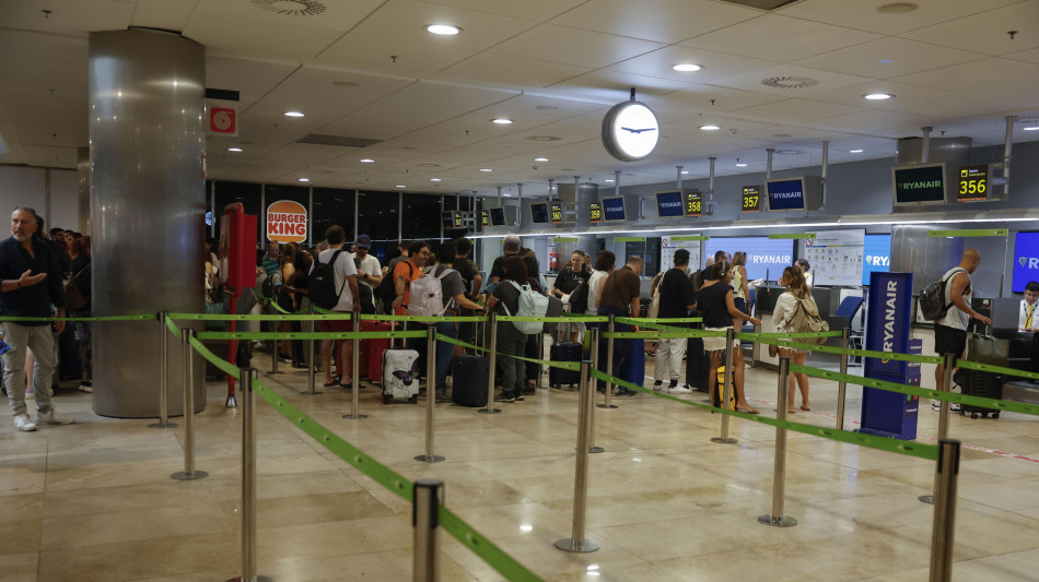 Israele vieta l'ingresso al sindaco di Barcellona