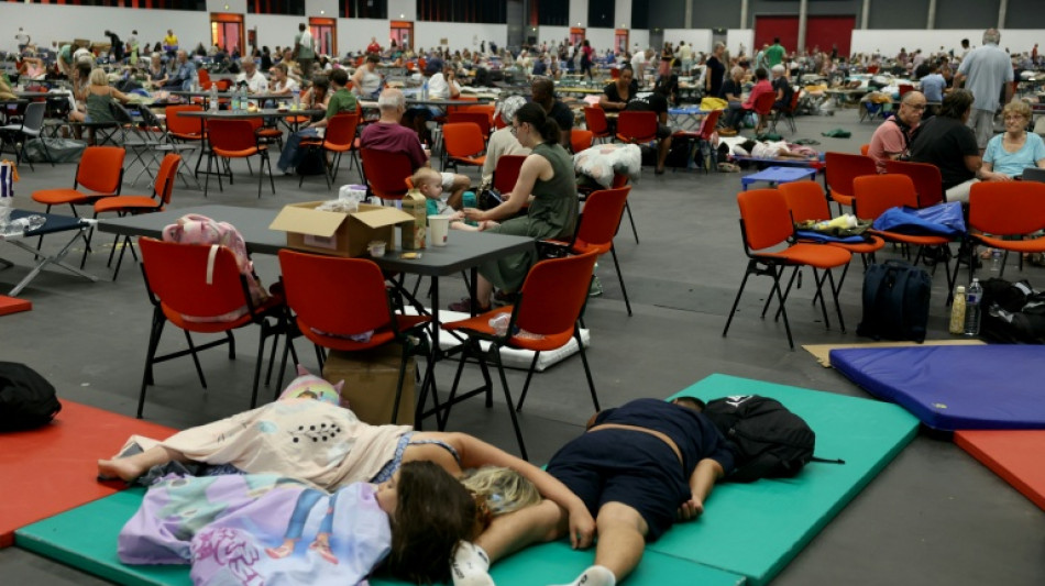  Incendies en Europe: les r&eacute;fugi&eacute;s accourent vers les centres d'accueil apr&egrave;s une "nuit compliqu&eacute;e" 