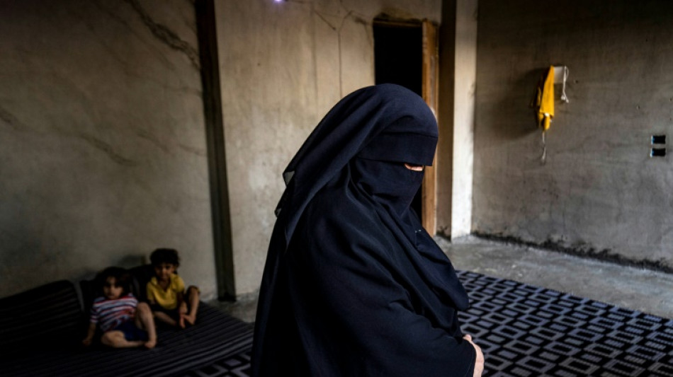 Los sirios que regresan del campo de Al Hol, estigmatizados por sus v&iacute;nculos con el EI