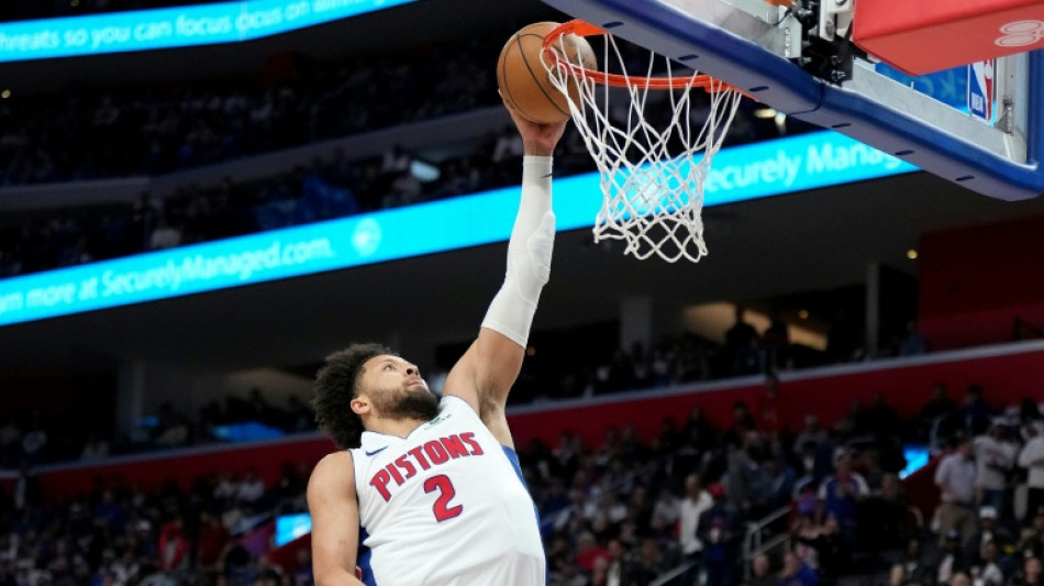  Pistons rout Magic to complete comeback, advance in NBA playoffs 