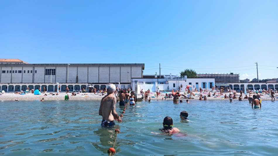  La spiaggia di Trieste divisa tra donne e uomini sul sito della Cnn 
