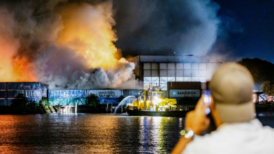  Brand in Recyclinganlage in Rotterdam 