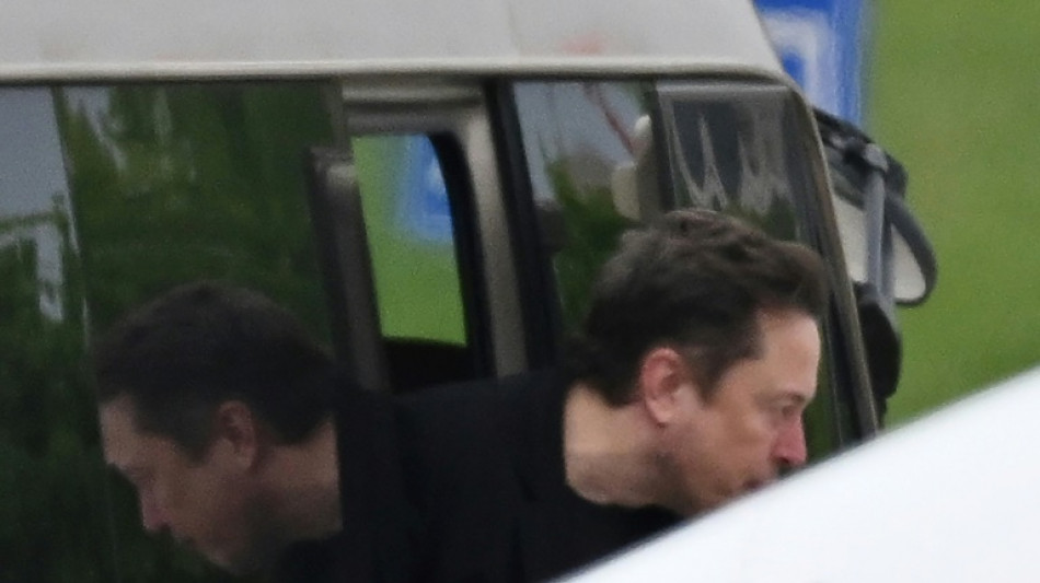 Musk deixa Pequim depois de obter aprovação sobre segurança de dados para Tesla