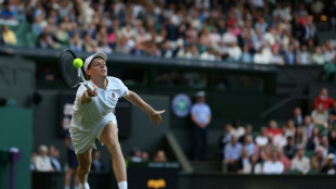 Com les&atilde;o no cotovelo direito, Sinner passar&aacute; por exames na 3&ordf;feira