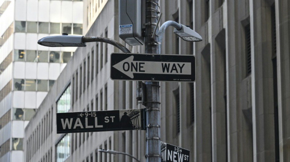 Wall Street sofre forte queda por receios sobre economia dos EUA e declara&ccedil;&otilde;es de Trump