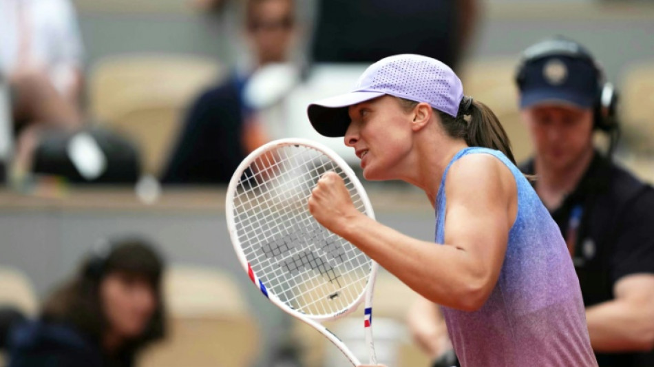 Swiatek estreia em Roland Garros com vit&oacute;ria tranquila sobre Sramkova