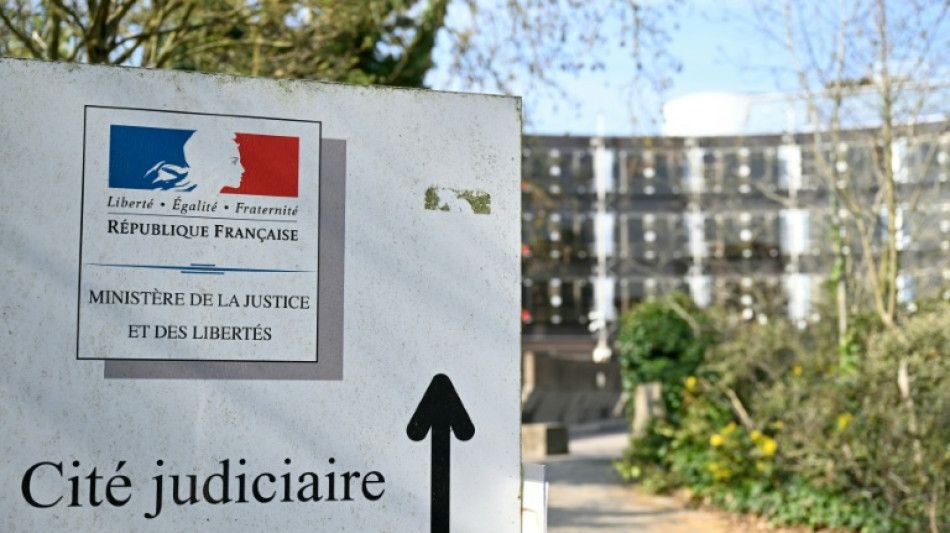  D&eacute;charges sauvages: les microplastiques au coeur des d&eacute;bats du proc&egrave;s Nestl&eacute;  