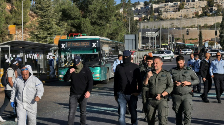 Un mort et une quinzaine de blessés dans des attaques à la bombe à Jérusalem