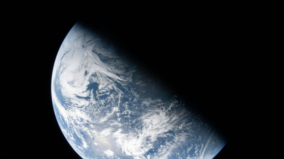  Los astronautas de Artemis II ya est&aacute;n a mitad de camino hacia la Luna 