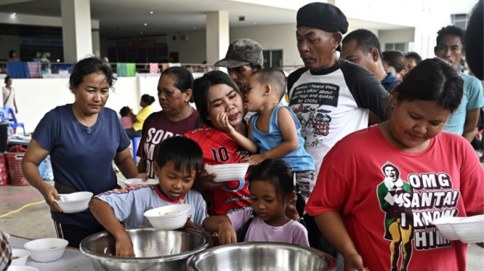 Les déplacés cambodgiens et thaïlandais entre espoir et méfiance après l'annonce de trêve