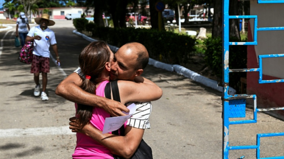  Cuba: premi&egrave;res lib&eacute;rations apr&egrave;s l'annonce de la gr&acirc;ce de 2.000 prisonniers 