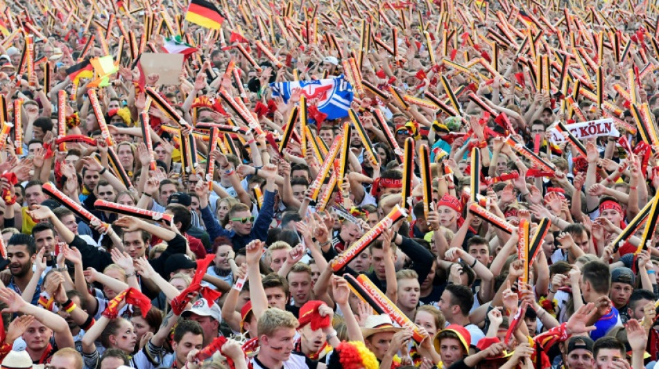 Angst vor Anschlägen und volle Fanmeilen: Mehrheit guckt Fußball-EM im Fernsehen