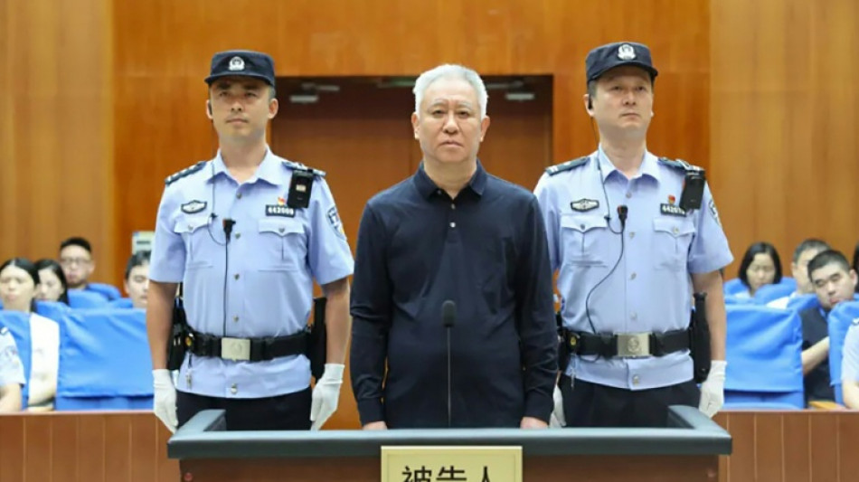  China condena fundador da Evergrande &agrave; pris&atilde;o perp&eacute;tua 